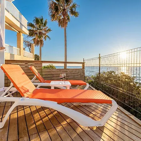 Casa L'augusta Ii, Casa Sobre El Mar En *