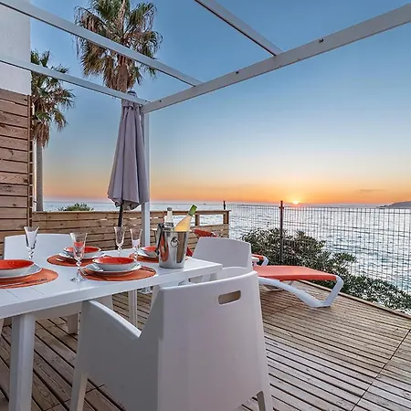 Casa L'augusta Ii, Casa Sobre El Mar En Apartment *