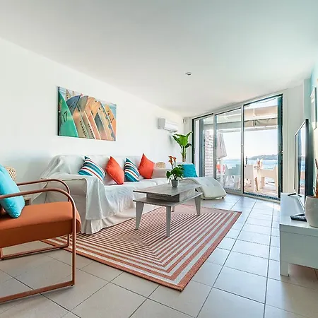 Casa L'augusta Ii, Casa Sobre El Mar En *